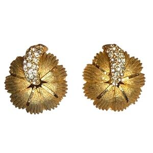 BSK Signed Vintage Gold Tone Rhinestone Flower Clip On Earrings Elegant